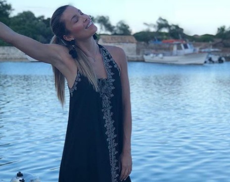 Μαριέττα Χρουσαλά: Μαυρισμένη και χαρούμενη απολαμβάνει τα νησιά του Ιονίου! [pics]