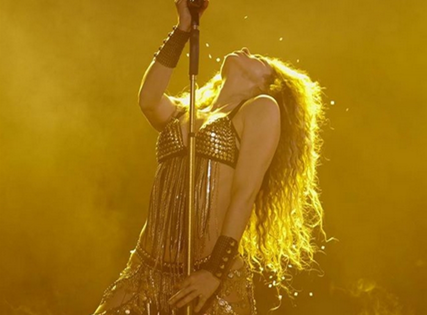 Shakira: Αποθεώθηκε στο Λονδίνο! Κατέβηκε στο κοινό και έγινε χαμός [vid]