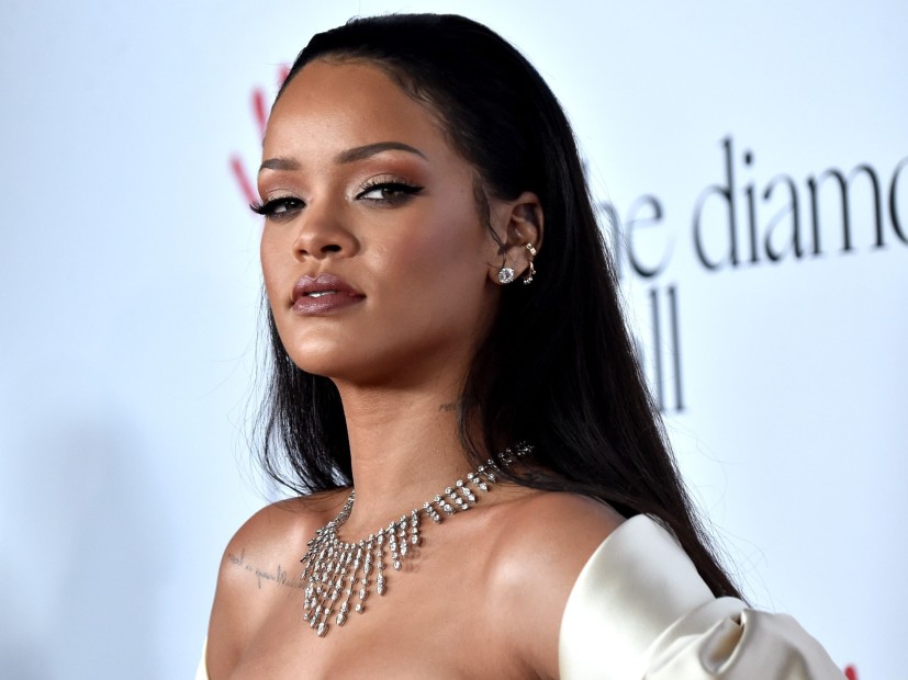 Rihanna: Λανσάρει προϊόντα ομορφιάς για καλό σκοπό!