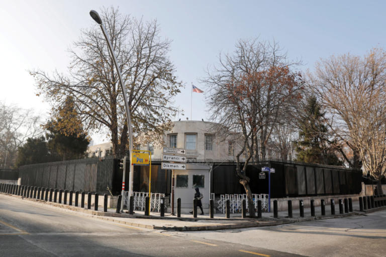 Συναγερμός στην Άγκυρα! Πυροβολισμοί στην πρεσβεία των ΗΠΑ