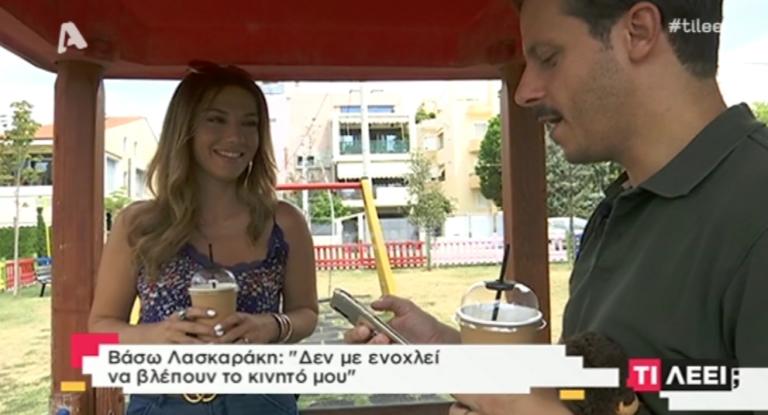 Ο Δημήτρης Μακαλιάς πήρε το κινητό της Βάσως Λασκαράκη και μπήκε στις φωτογραφίες!