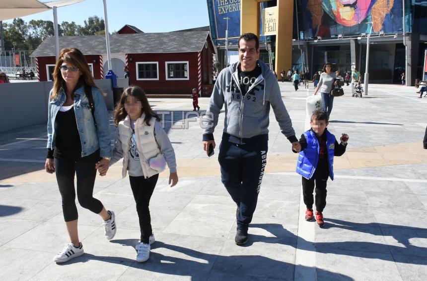 Θάνος Πλεύρης: Βόλτες με την γοητευτική σύζυγό του και τα παιδιά τους στα βόρεια προάστια! [pics]