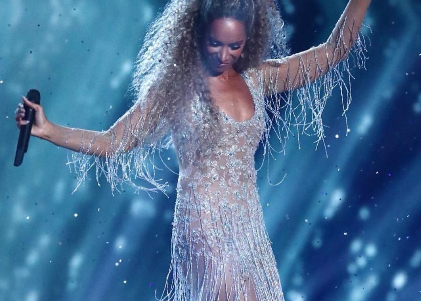 Η Leona Lewis στον τελικό του X-Factor UK με εντυπωσιακή δημιουργία Celia Kritharioti Couture!