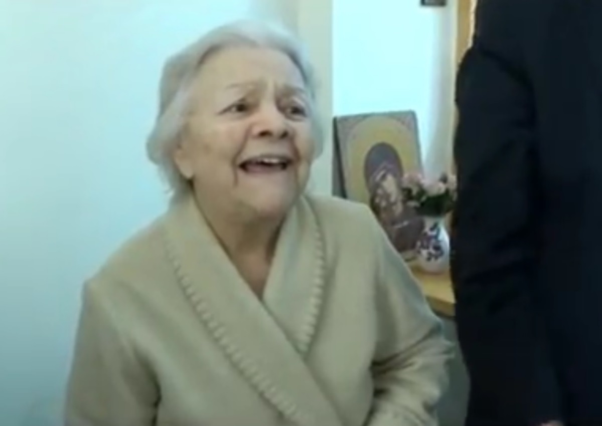 Η Μαίρη Λίντα μιλά πρώτη φορά για τη ζωή της μέσα στο Γηροκομείο Αθηνών και συγκινεί! (video)