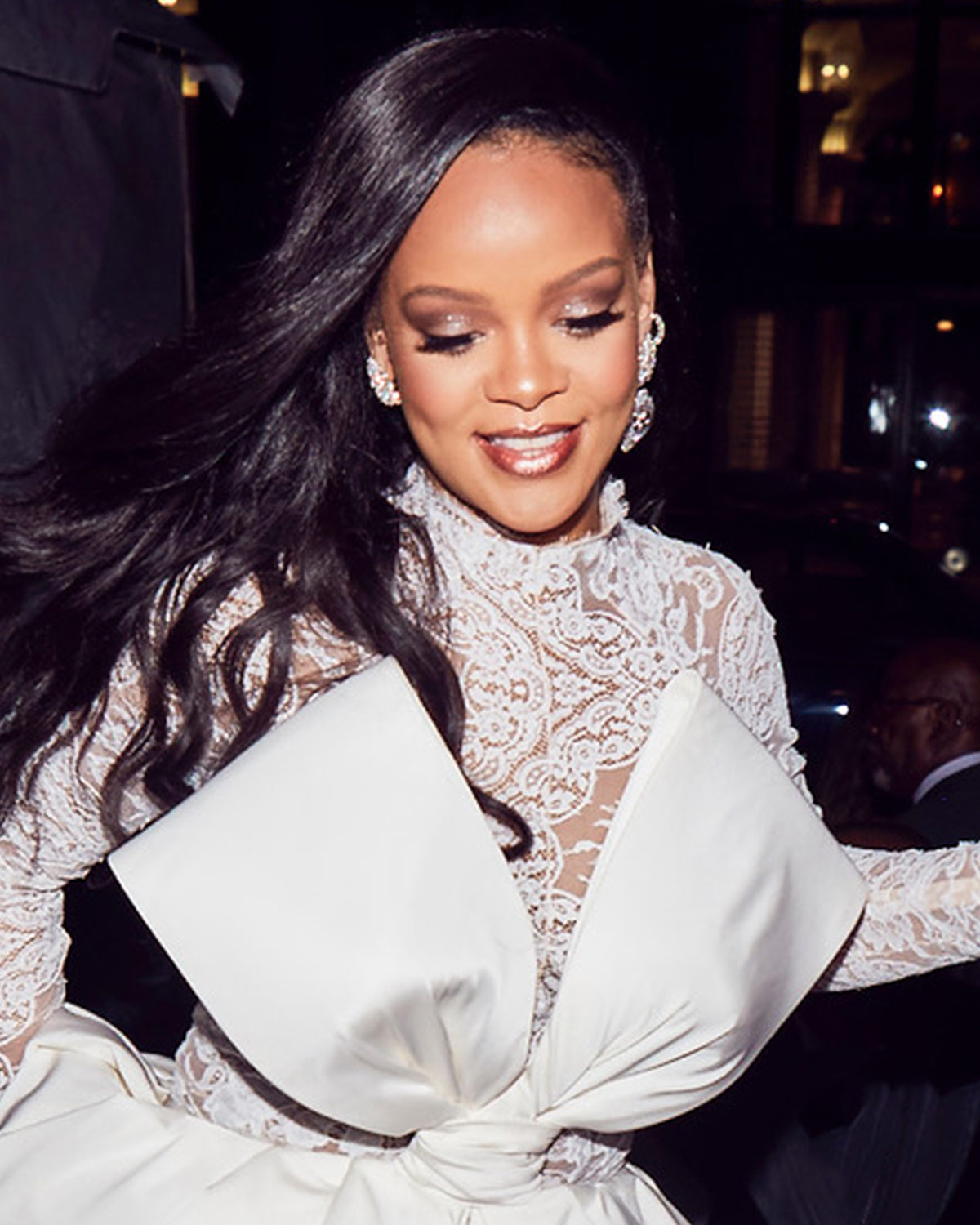 Φαντάζεσαι η Rihanna να σου υπογράψει τα καλλυντικά σου; Μόλις το έκανε!