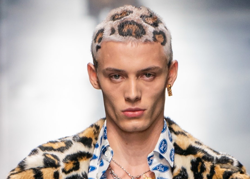 Τα leopard μαλλιά στο show του οίκου Versace είναι το καλύτερο πράγμα που είδαμε τελευταία!