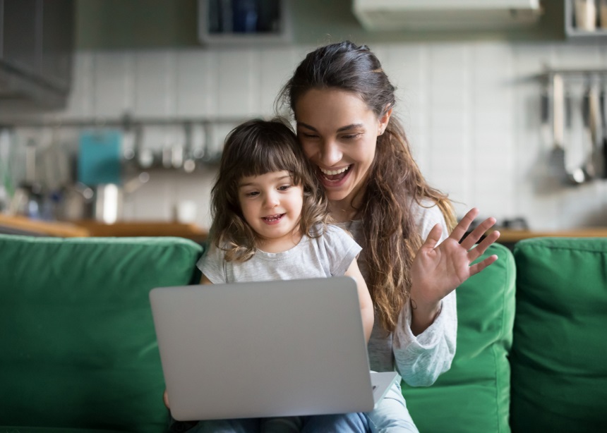 High Tech Moms: 4 ηλεκτρονικές συσκευές που θα αλλάξουν την καθημερινότητα κάθε μαμάς