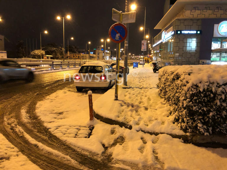 Στην κατάψυξη όλη η Αττική! Χιόνια από το κέντρο της Αθήνας έως τα βόρεια προάστια – Έκλεισαν δρόμοι και… σχολεία!