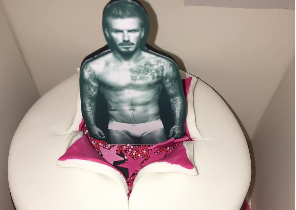 Ο David Beckham, πρωταγωνιστής στην τούρτα Ελληνίδας δημοσιογράφου! Τα πάρτι για τα γενέθλιά της![pics,vid]