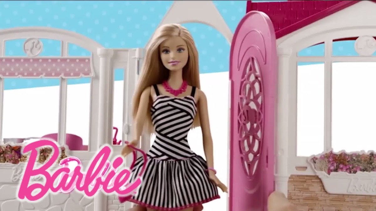 Οι σχεδιαστές μόδας τιμούν… την Barbie!
