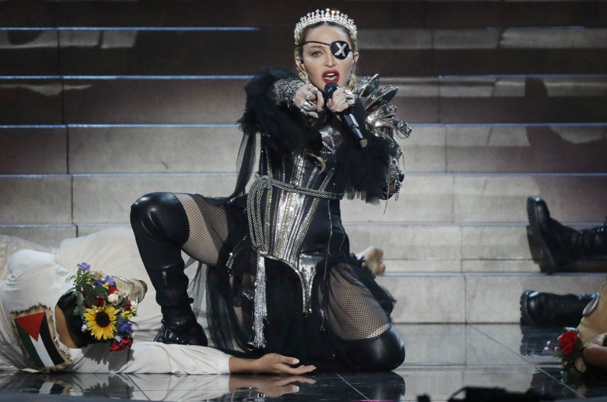 Η καταστροφική εμφάνιση της Μαντόνα στον τελικό της Eurovision – Σκληρή κριτική στη βασίλισσα της pop!