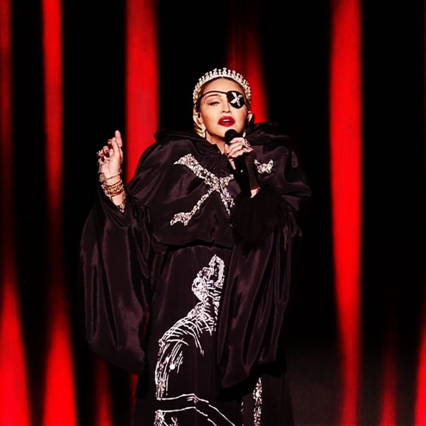 Madonna: Η βασίλισσα της pop έπεσε από τον θρόνο της; Eιδικοί μας λένε γιατί ήταν τόσο κακή η εμφάνισή της στην Εurovision