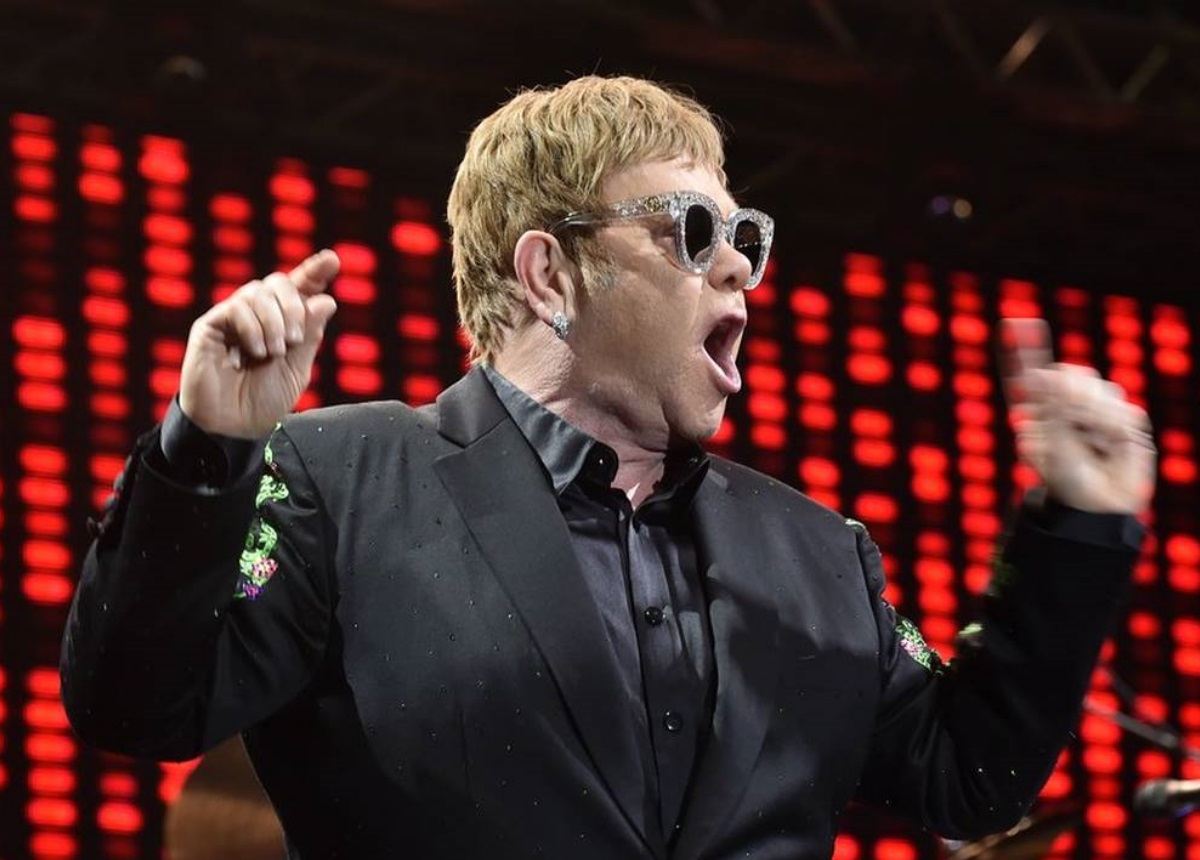 Ο Elton John βρέθηκε 24 ώρες πριν από τον θάνατο, ύστερα από χειρουργείο!