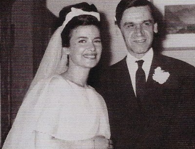 Τζένη Καρέζη: Η σπάνια φωτογραφία από τη γαμήλια δεξίωση – Παντρεύτηκε το Ζάχο Χατζηφωτίου το 1962
