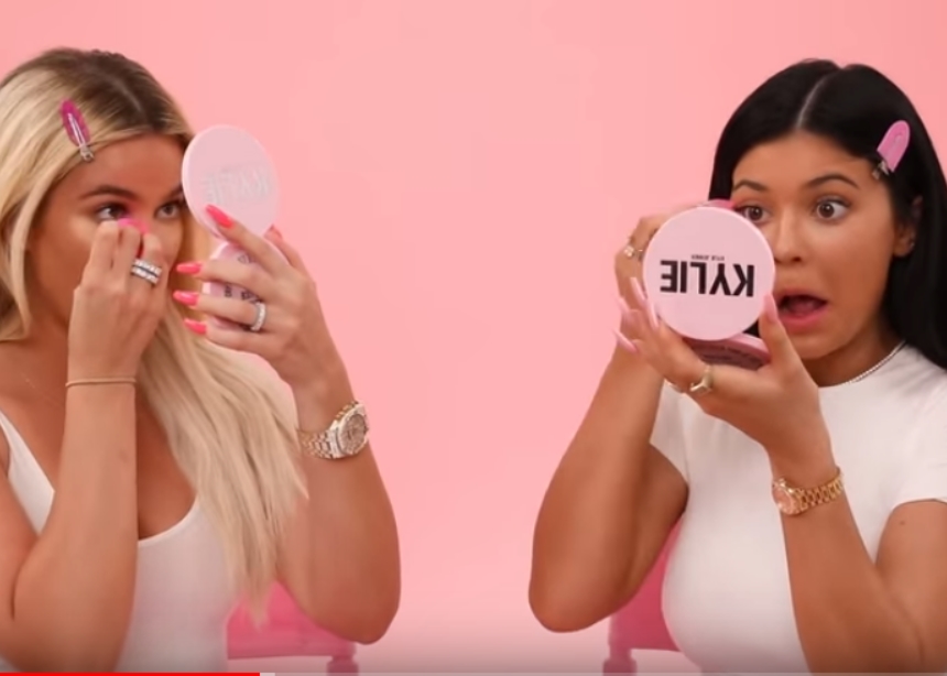 Drunk Get Ready with Me: η Kylie και η Khloe προσπαθούν να κάνουν μακιγιάζ μετά από αρκετή σαμπάνια