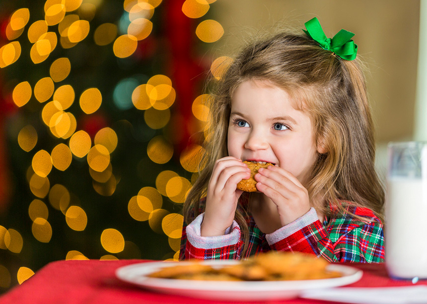 Μελομακάρονα ή κουραμπιέδες; Ποιο είναι το καλύτερο και πόσο μπορεί να φάει το παιδί;