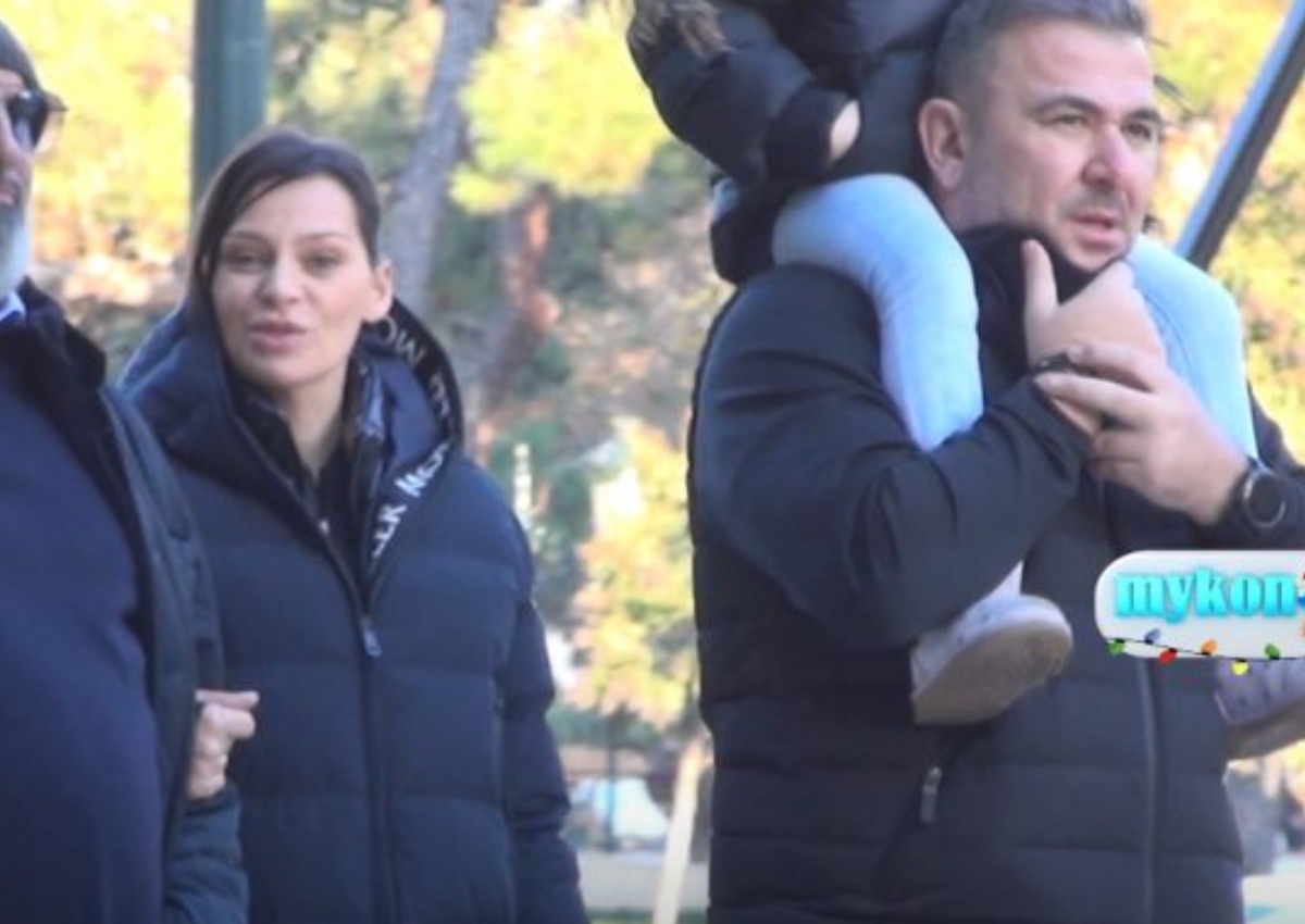 Daddy cool ο Αντώνης Ρέμος! Βόλτα στη Θεσσαλονίκη με την μικρή Έλενα στους ώμους του [video]
