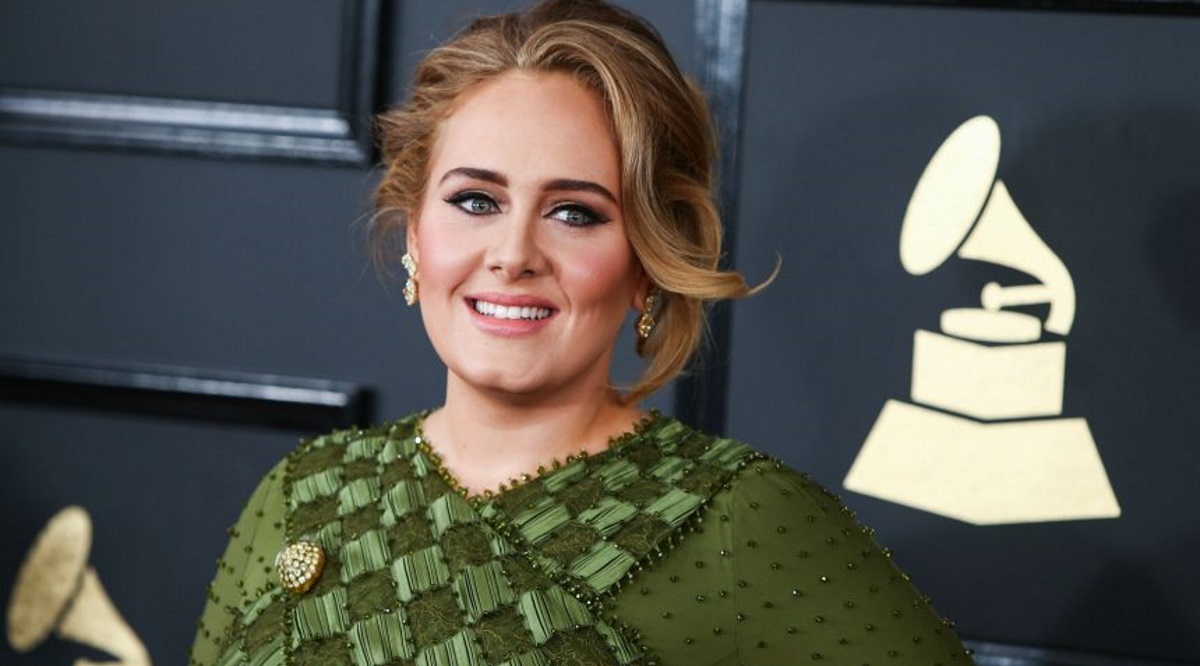 Adele: Άλλος άνθρωπος στη νέα φωτογραφία της μετά την απώλεια των κιλών