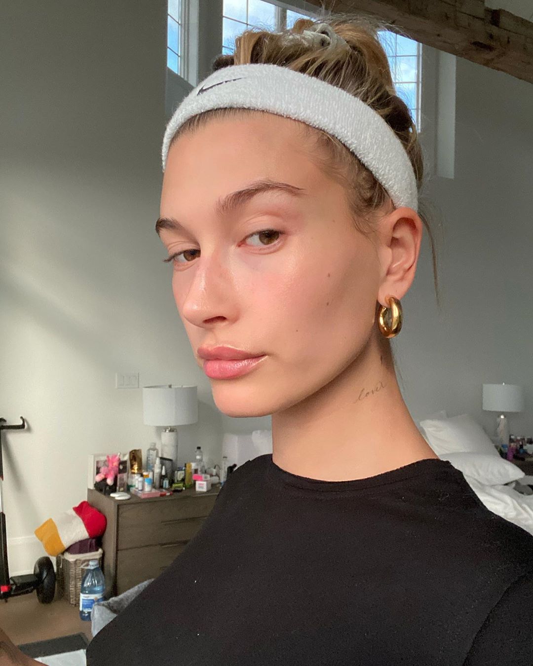 Η Hailey Bieber μόλις μιλάει για εκείνο το ένα tip που άλλαξε την επιδερμίδα της κατά την διάρκεια της καραντίνας!