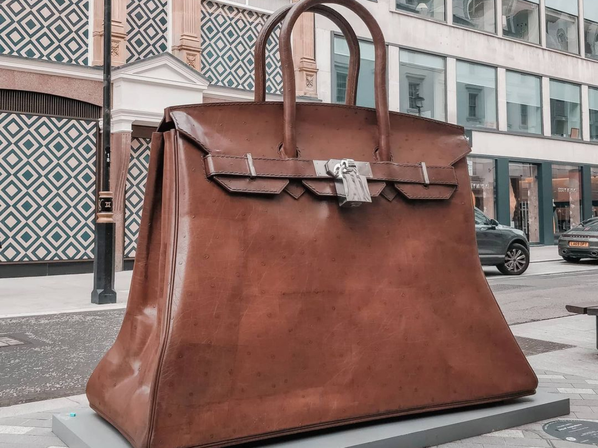 Μία Hermes Birkin bag με ύψος 9 μέτρα… στους δρόμους  του Λονδίνου!