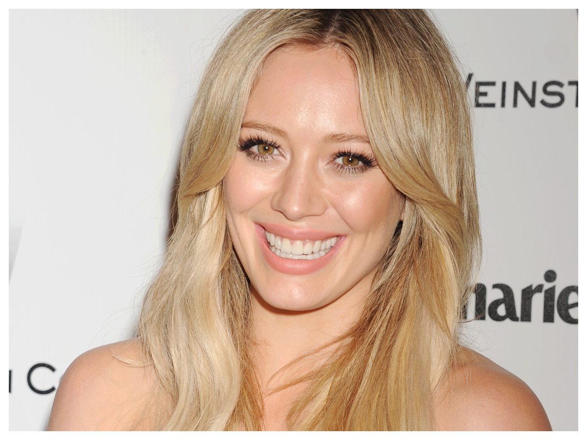 Η Hilary Duff αποκάλυψε το φύλο του παιδιού με το νέο της χρώμα μαλλιών;