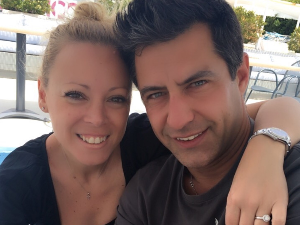 Ο Κωνσταντίνος Αγγελίδης χαμογελά λίγο πριν το κρίσιμο χειρουργείο – Η φωτογραφία που δημοσίευσε η σύζυγός του