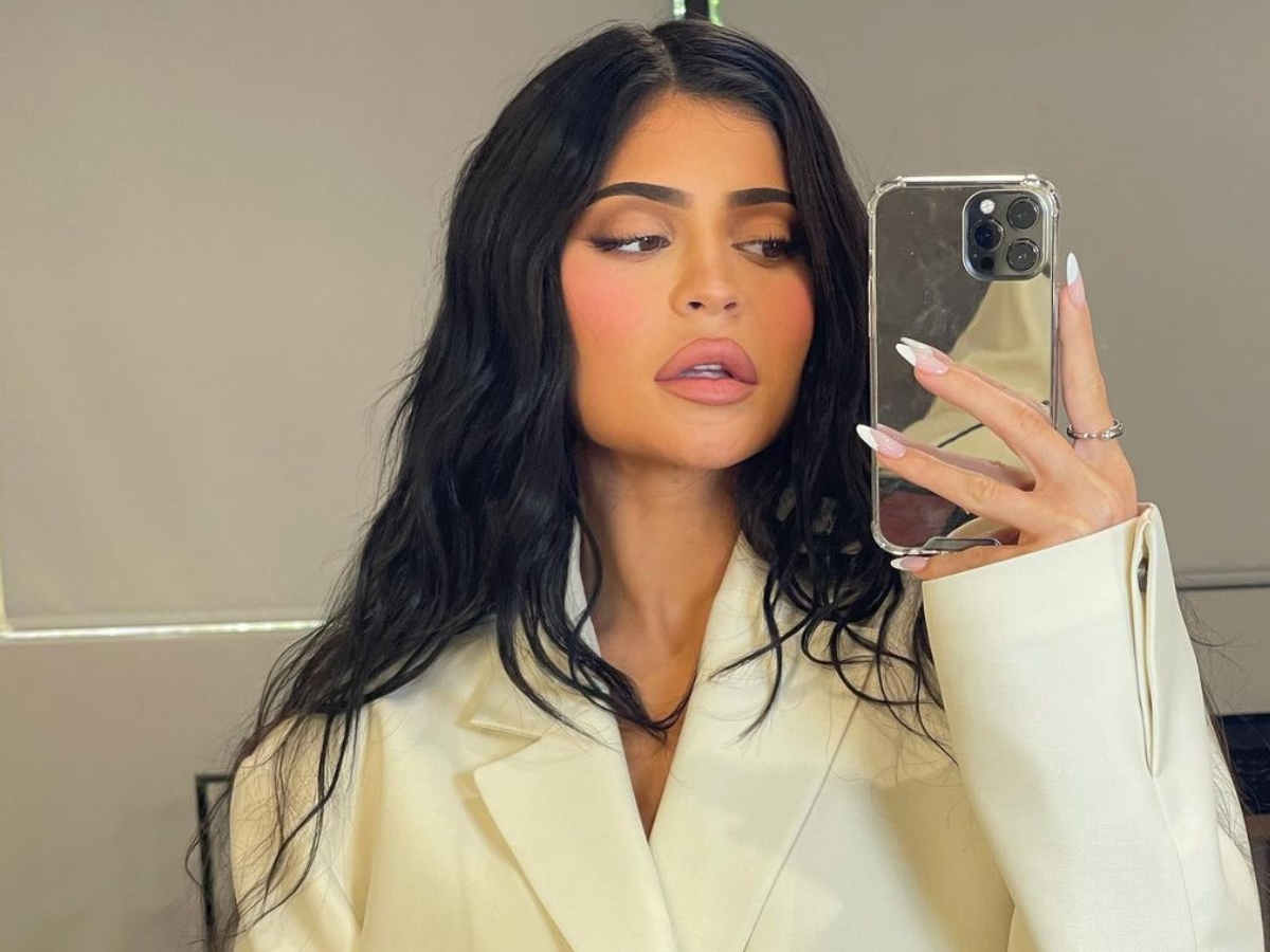 Τι εννοεί η Kylie Jenner όταν λέει ότι πλέον αγαπά το απλό μανικιούρ;