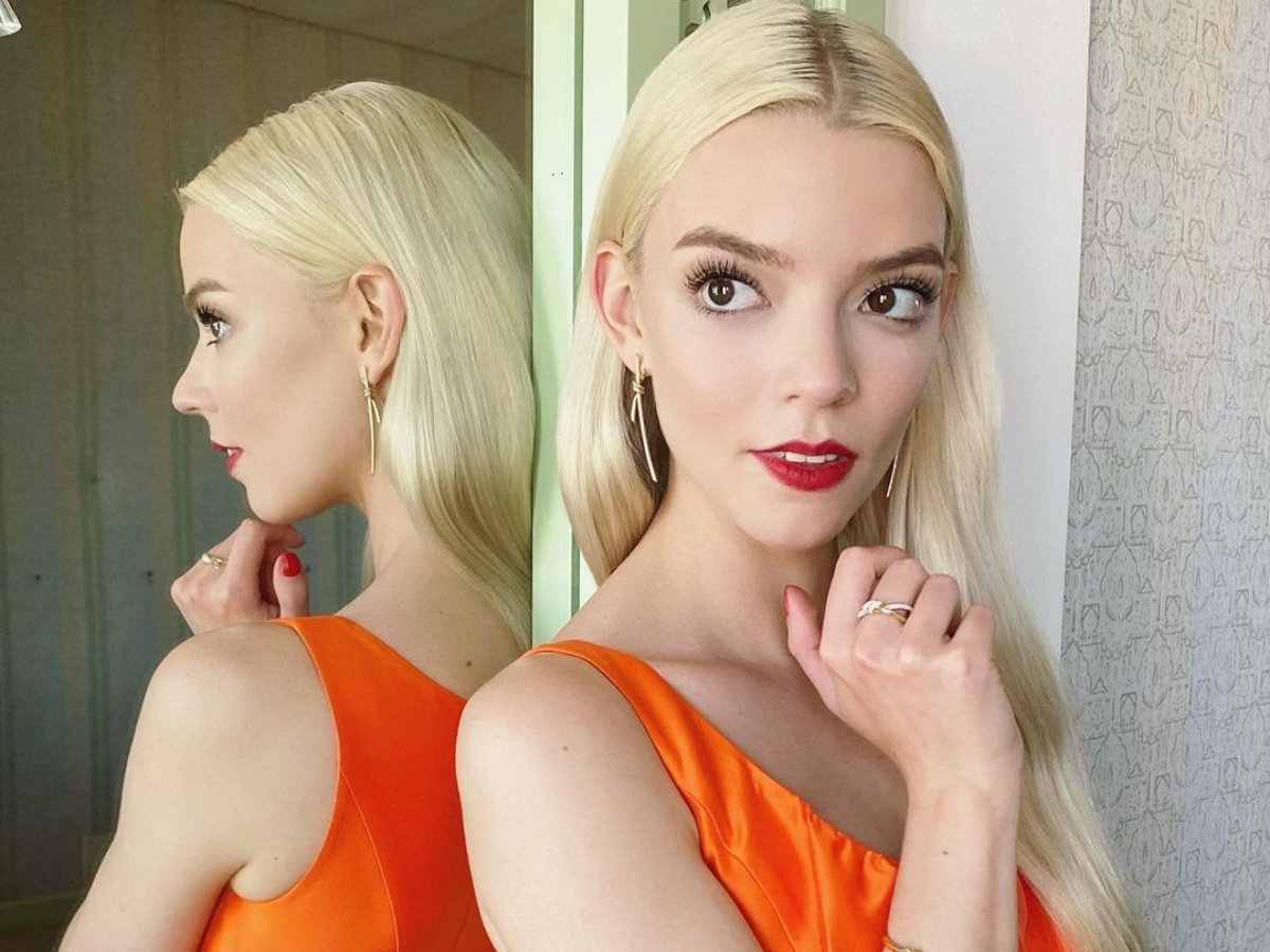 Anya Taylor-Joy: Φόρεσε το πιο κομψό και huge trend αξεσουάρ μαλλιών