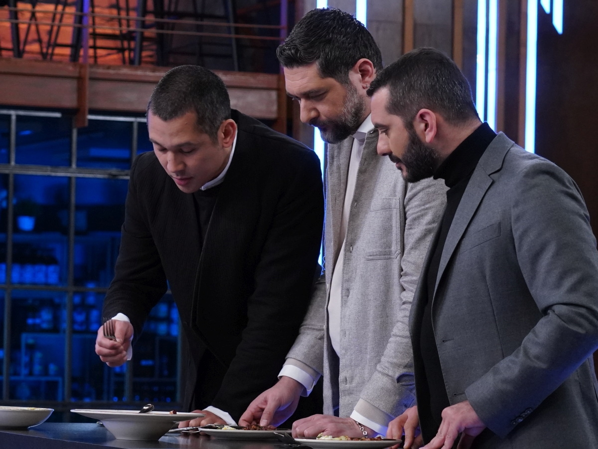 MasterChef: Ανατροπή στην αποχώρηση – Εκτός παιχνιδιού ο Βασίλης Μπόλλος