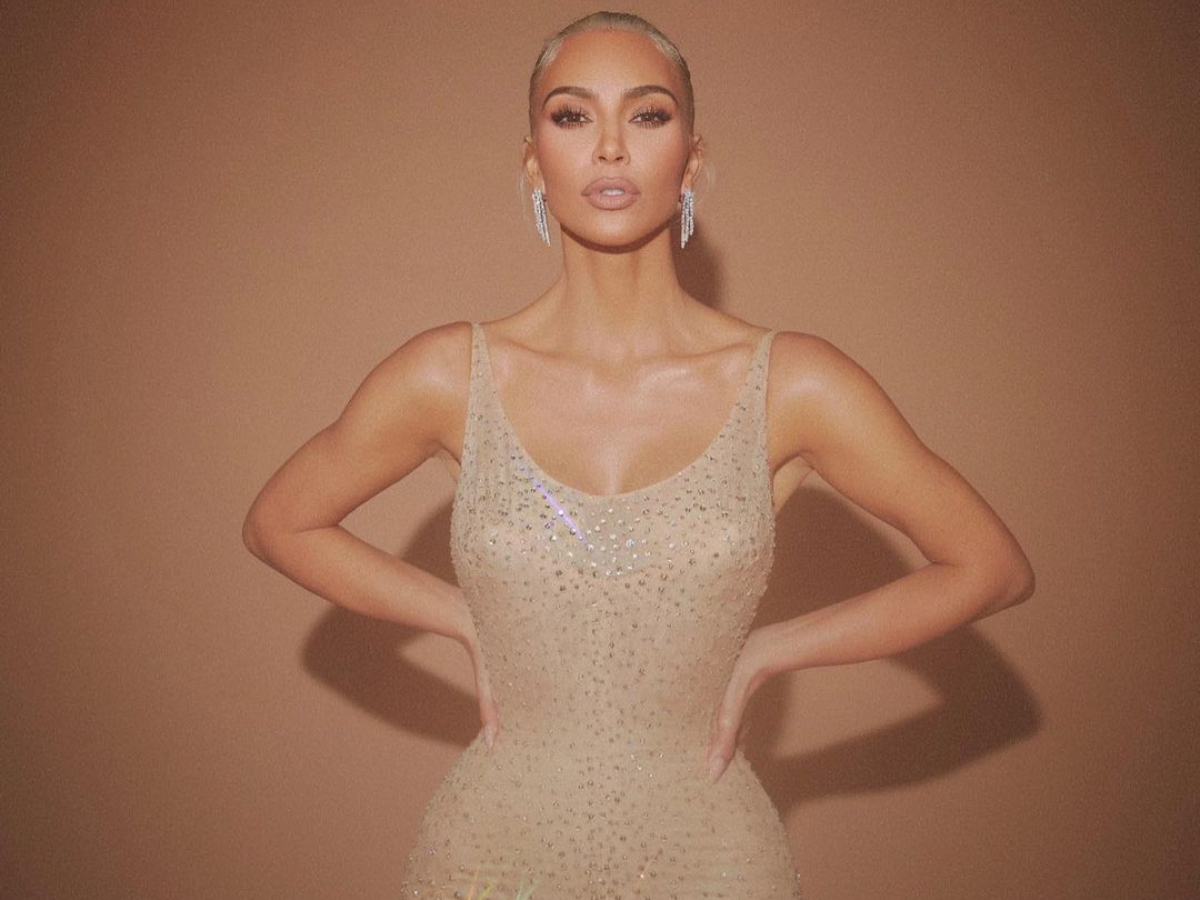 O hairstylist της Kim Kardashian αποκαλύπτει το μήνυμα που έκρυβε η platinum απόχρωση στο Met Gala