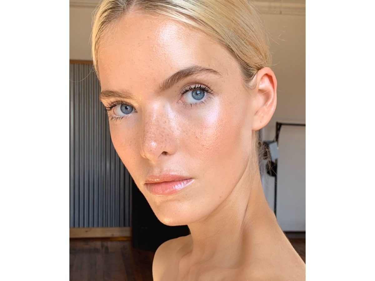 Mirror skin: Είναι το απόλυτο trend για εσένα που αγαπάς το no make up look