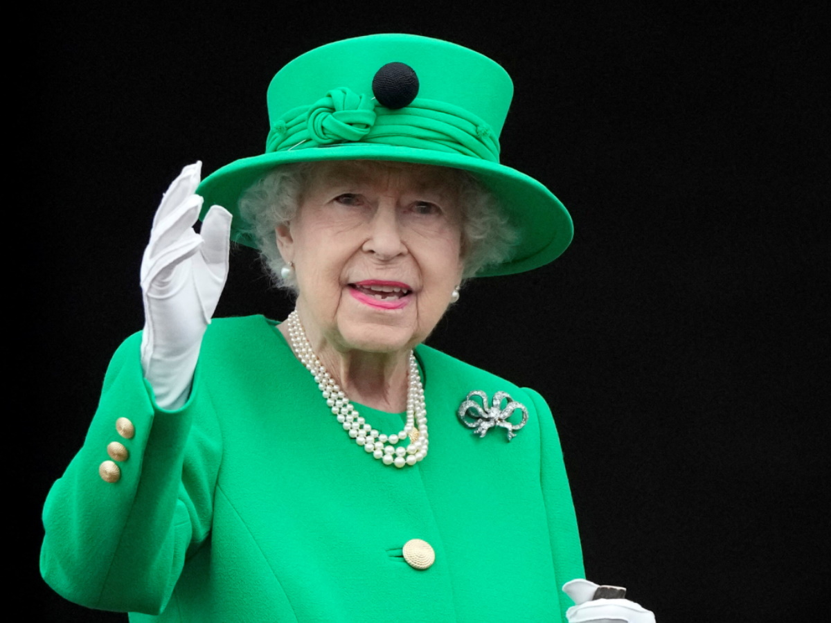 Πλατινένιο Ιωβηλαίο: Η βασίλισσα Ελισάβετ εμφανίστηκε την τελευταία ημέρα – «Είμαι βαθιά συγκινημένη»