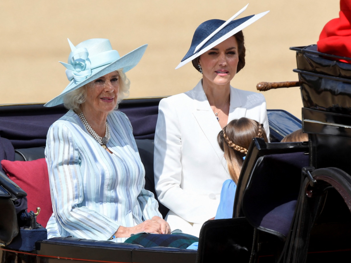 Βασίλισσα Ελισάβετ: Ξεκίνησε η παρέλαση για το Πλατινένιο Ιωβηλαίο – Οι πρώτες φωτογραφίες