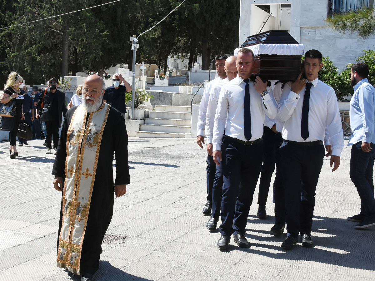 Περικλής Περάκης: Θλίψη στην κηδεία του τραγουδιστή