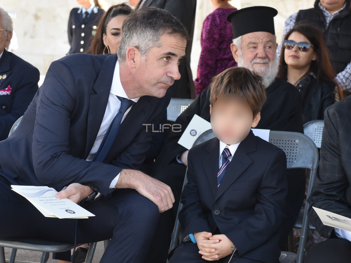 Κώστας Μπακογιάννης: Στην παρέλαση της 28ης Οκτωβρίου με τον γιο του, Δήμο – Φωτογραφίες TLIFE