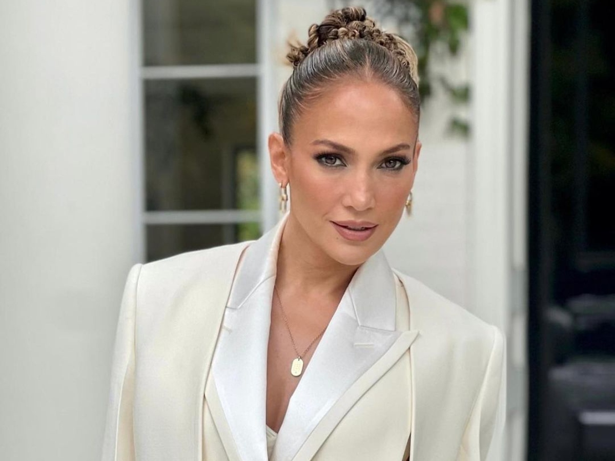 Jennifer Lopez: Υιοθέτησε το “butterfly” hair look που κάνει πάταγο στο TikTok