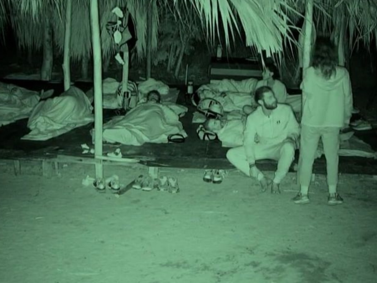 Survivor All Star: Κωνσταντίνος Βασάλος και Μαριαλένα Ρουμελιώτη έφυγαν ξανά τη νύχτα – Η Μελίνα Μεταξά τους έπιασε στα πράσα