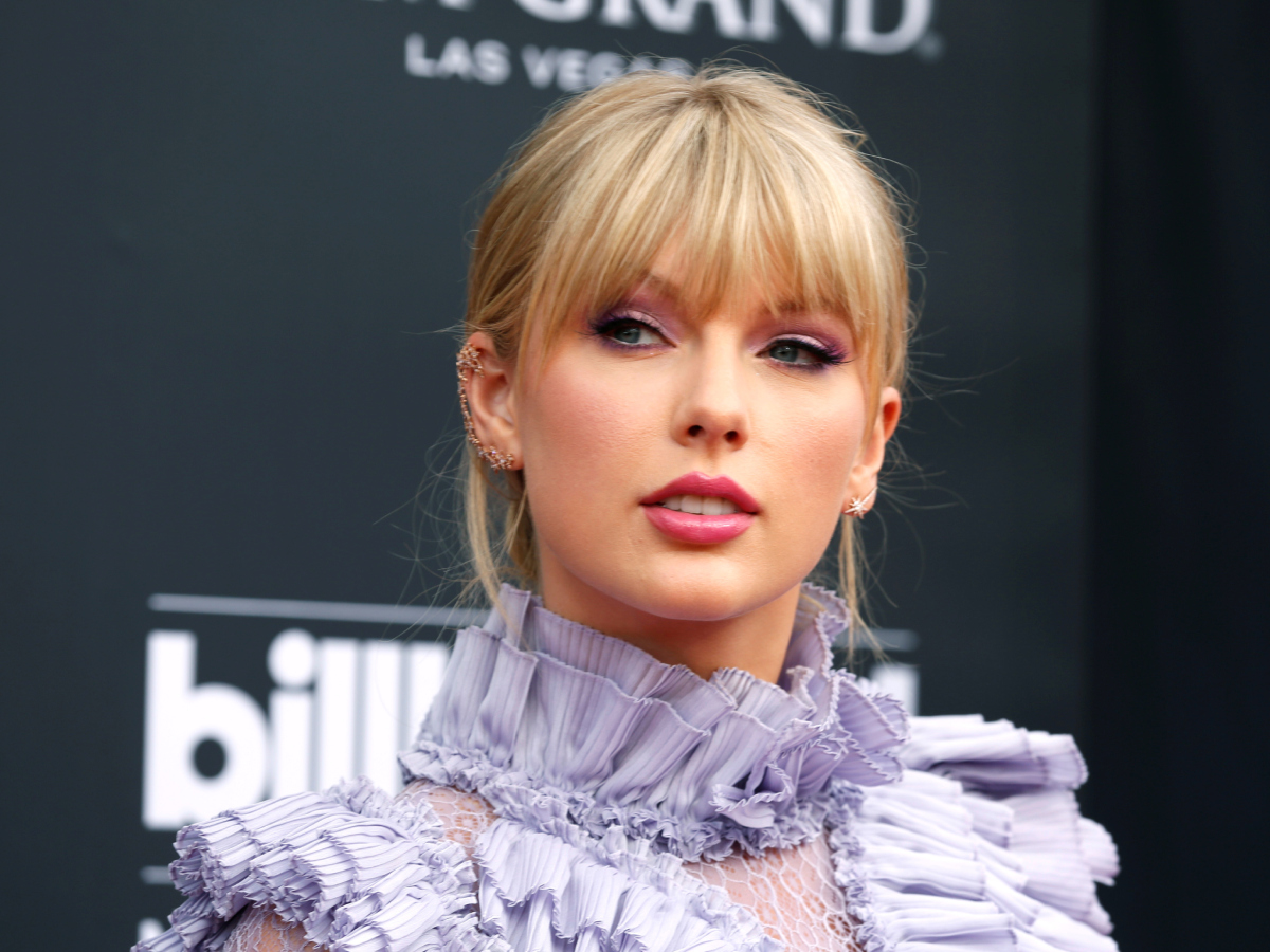 Taylor Swift: Bγήκε ραντεβού με το νέο αμόρε και το look της είναι η επιτομή του cool
