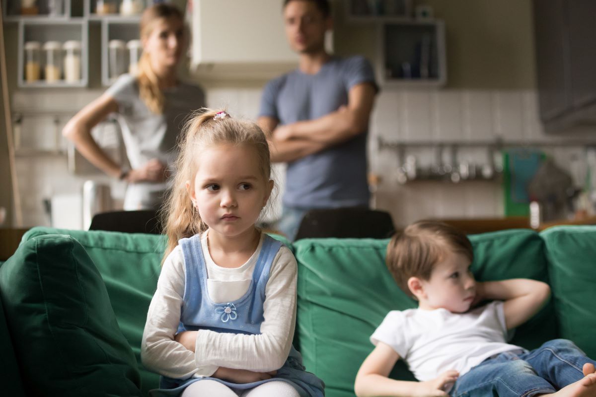Parentification: Όταν τα παιδιά παίρνουν τη θέση του γονιού