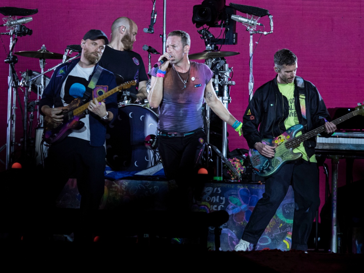 Coldplay: Δημοσίευσαν βίντεο με τις πιο «δυνατές» στιγμές που έζησαν στη χώρα μας
