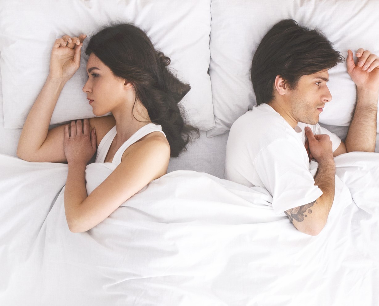 Μπορεί το «διαζύγιο ύπνου» να σώσει τη σχέση σου;