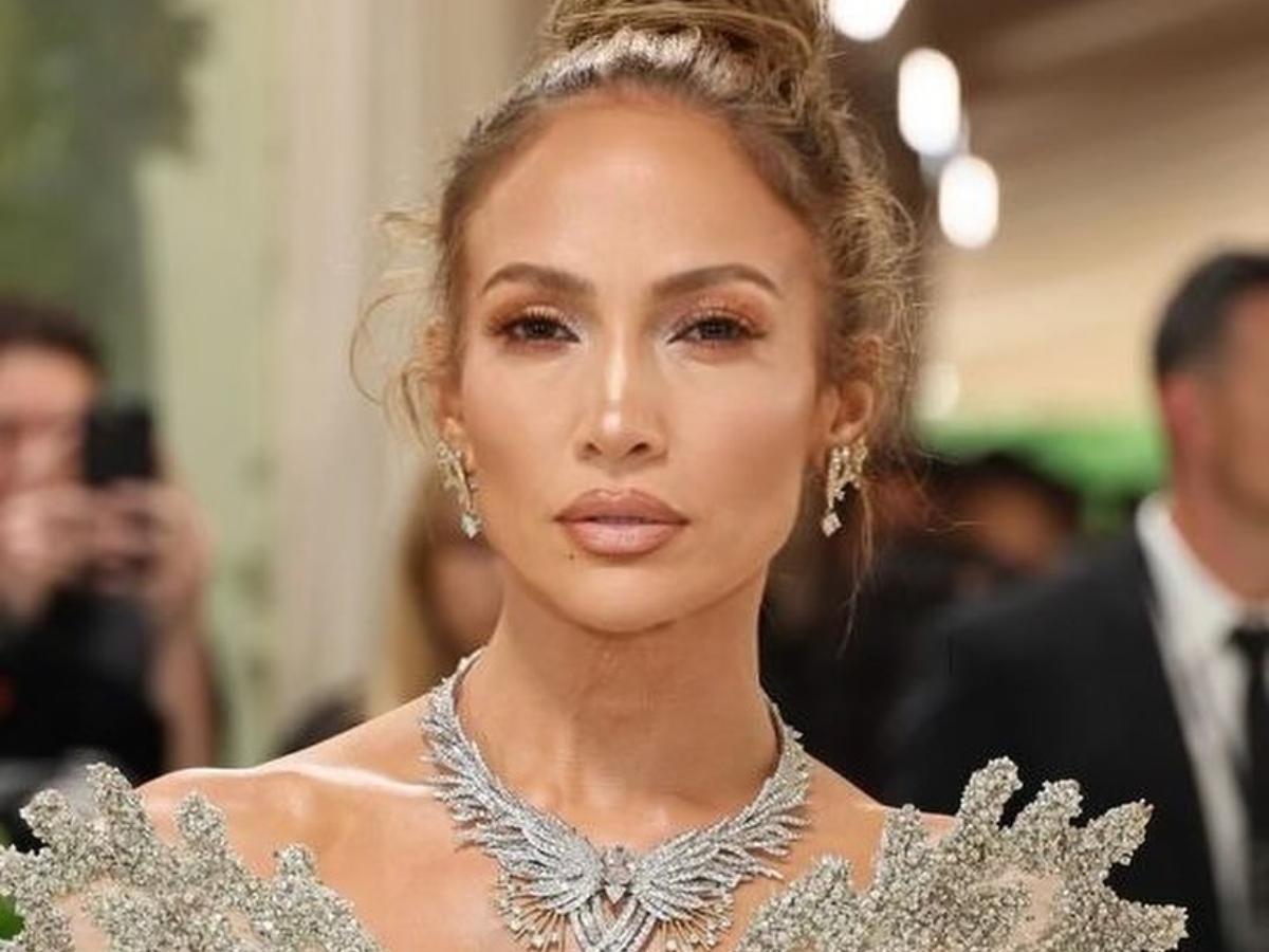 Jennifer Lopez: Με τα πιο μακριά μαλλιά που την έχεις δει ποτέ μαζεμένα σε sexy αλογοουρά