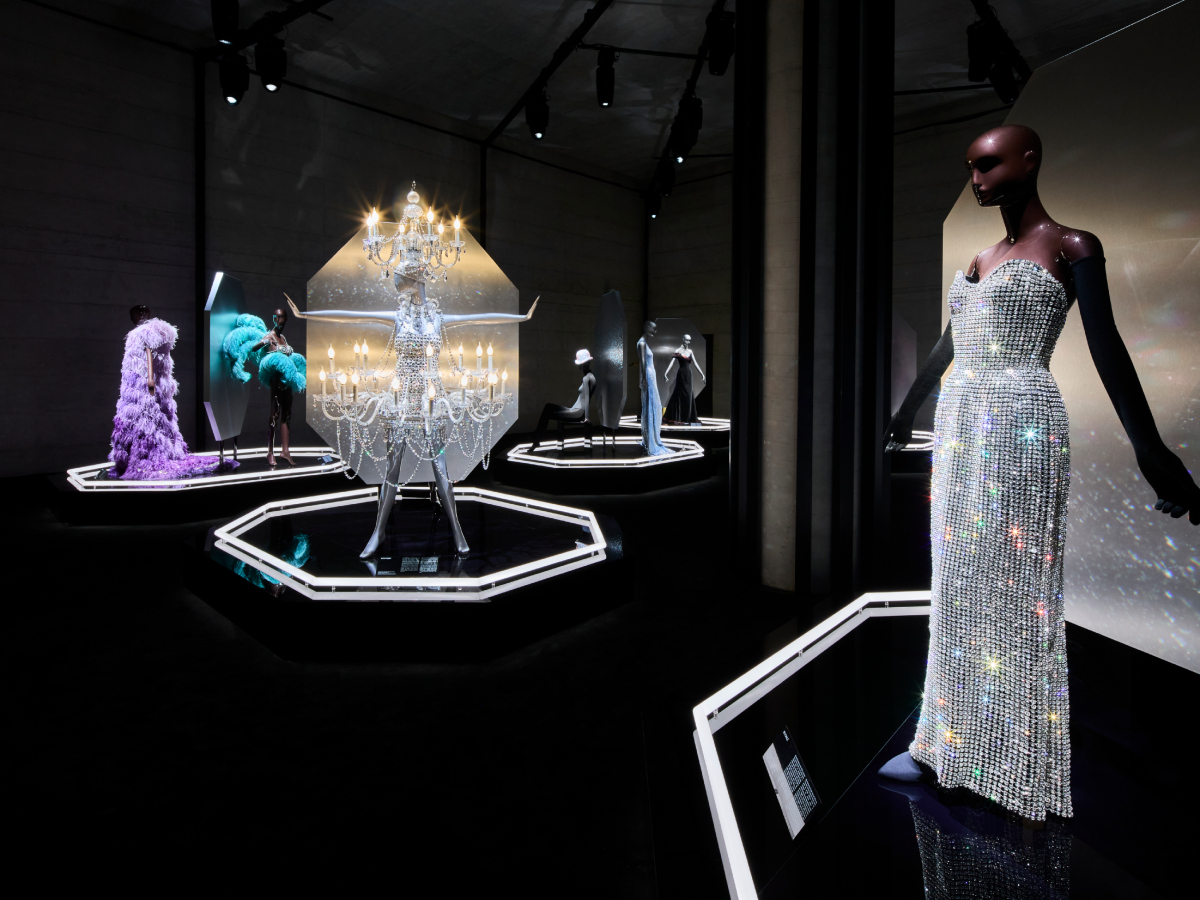 Swarovski – Master of Light: Μία εκπληκτική έκθεση που γιορτάζει 130 χρόνια επιρροής του οίκου στον κόσμο της Μόδας