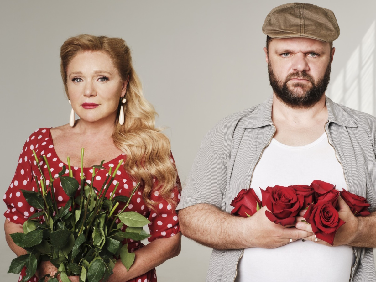 Μαρία Καβογιάννη, Μάκης Παπαδημητρίου και ένας θίασος εξαιρετικών ηθοποιών στο «Τριαντάφυλλο στο στήθος»