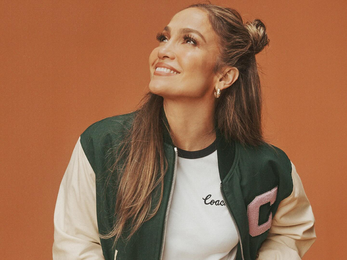 Jennifer Lopez: Είχαμε πολύ καιρό να την δούμε με τόσο 90s style!