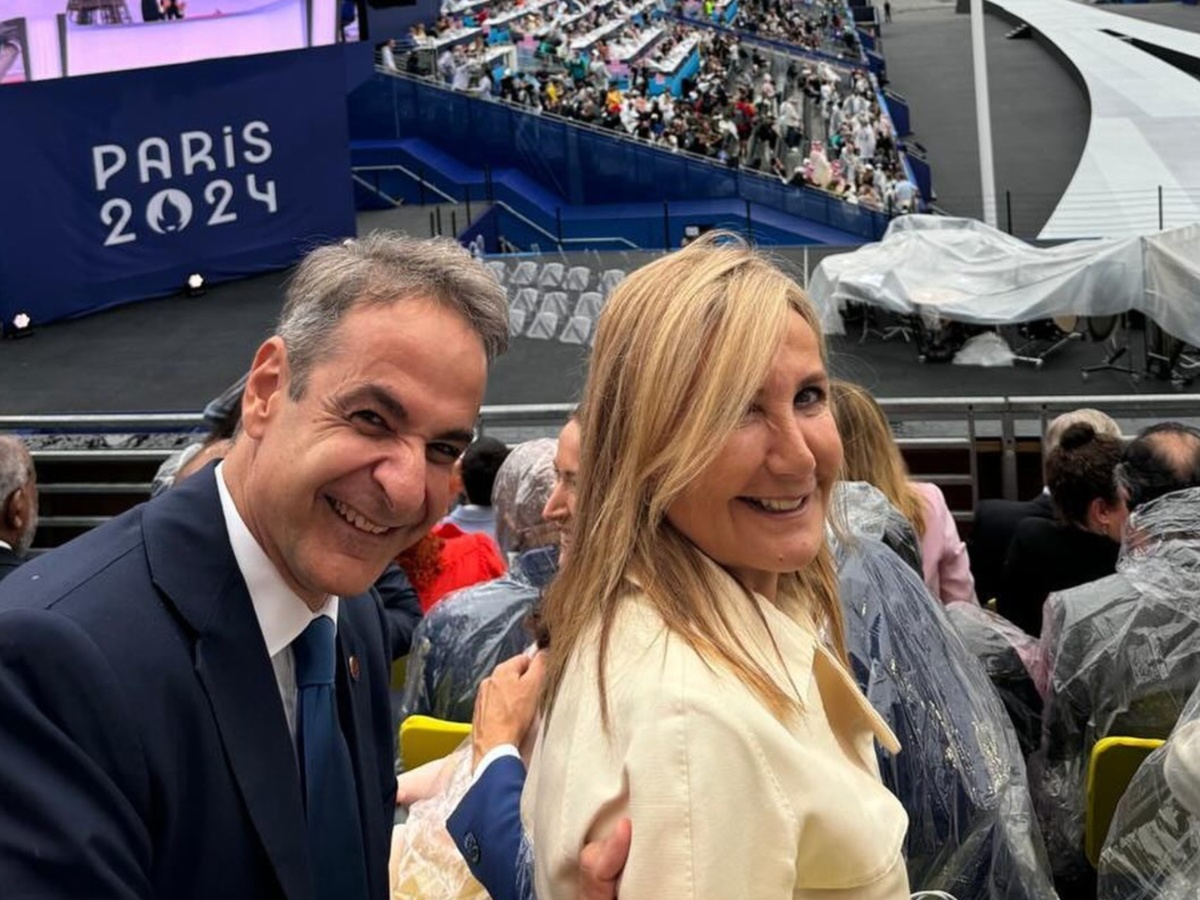 Ολυμπιακοί Αγώνες 2024: Κυριάκος Μητσοτάκης και Μαρέβα Γκραμπόφσκι στην τελετή έναρξης – Η selfie φωτογραφία