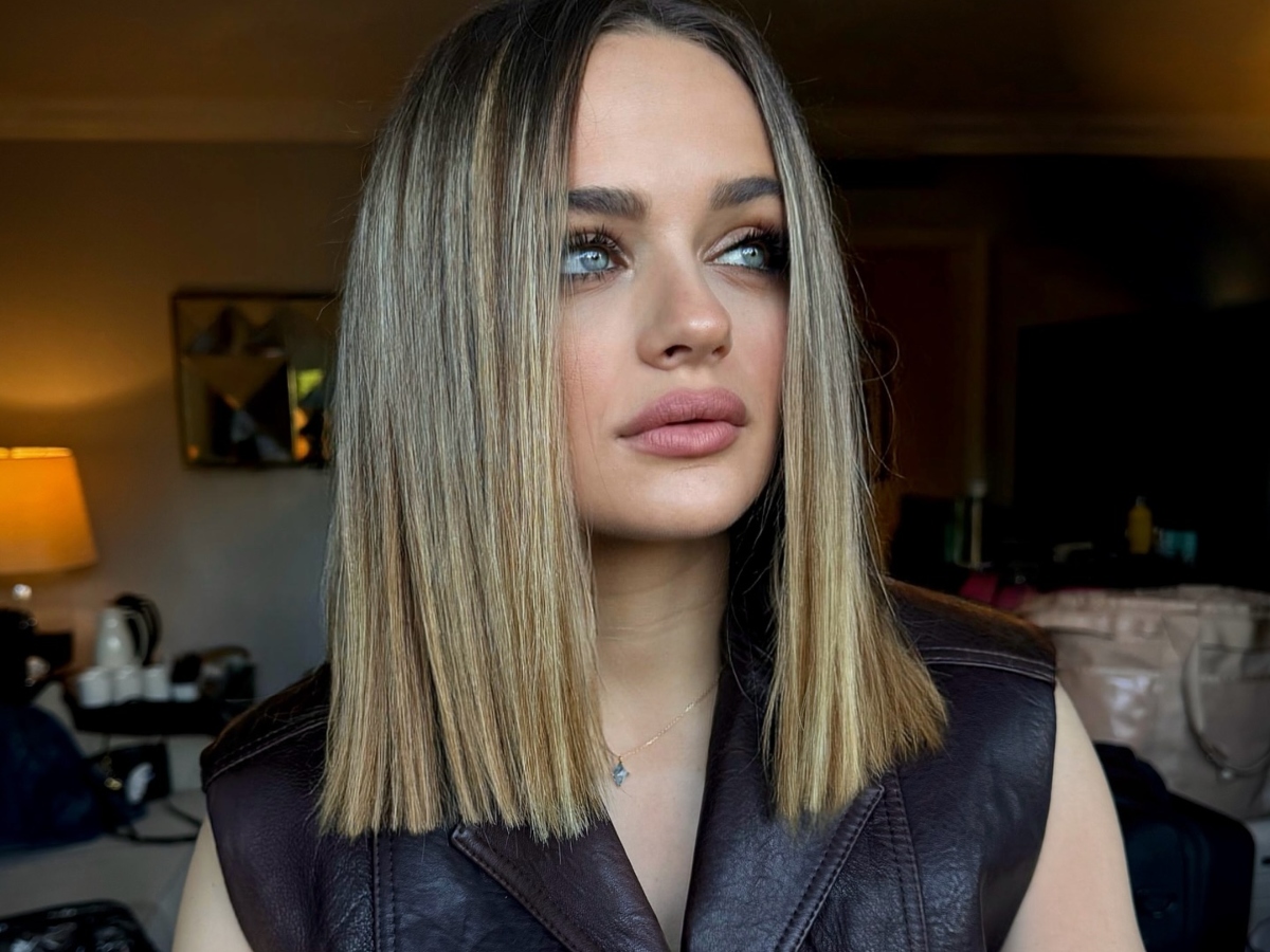 Joey King: Υιοθέτησε την πιο σοφιστικέ ξανθιά απόχρωση στα μαλλιά – Ο Δημήτρης Γιαννέτος έκανε πάλι το θαύμα του