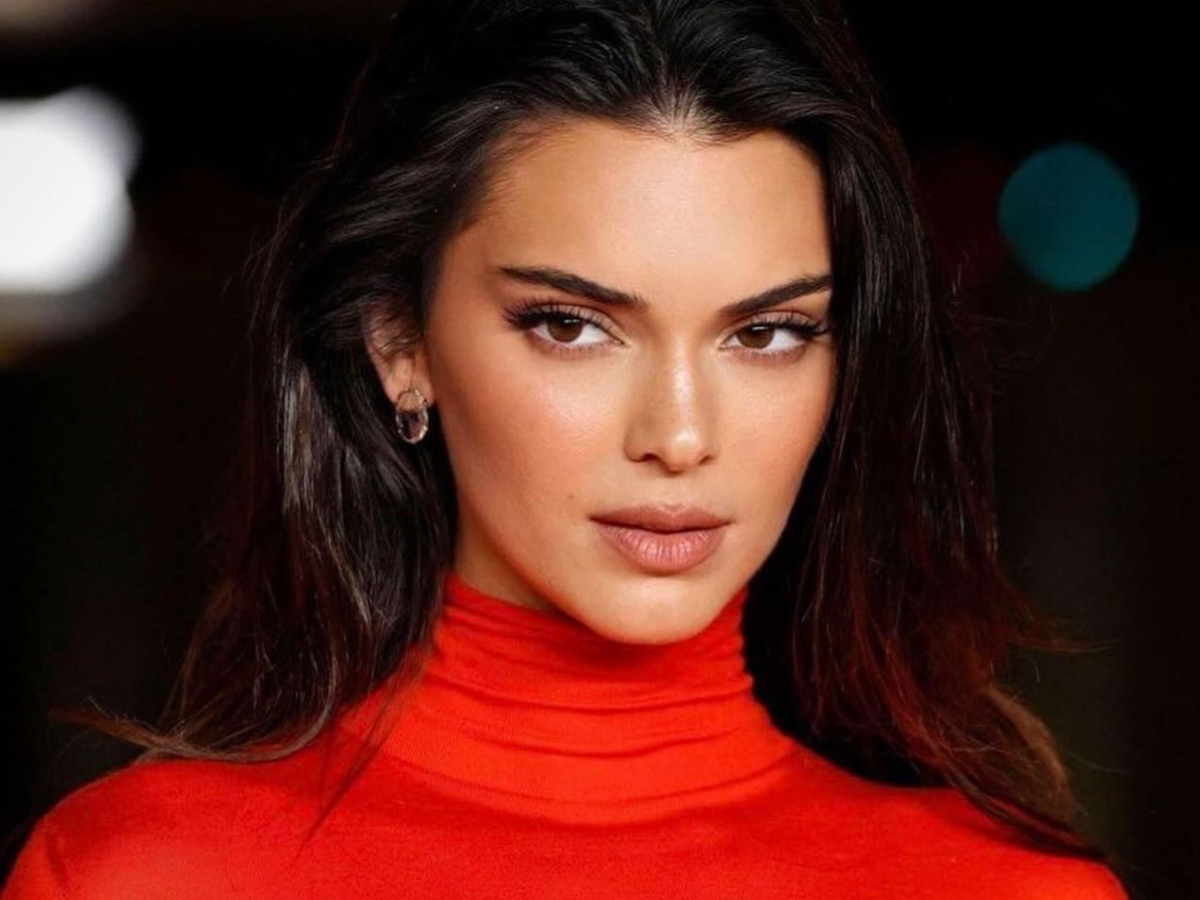 Kendall Jenner: Μόλις έβαψε τα μαλλιά της στην πιο αναπάντεχη, για εκείνη, απόχρωση