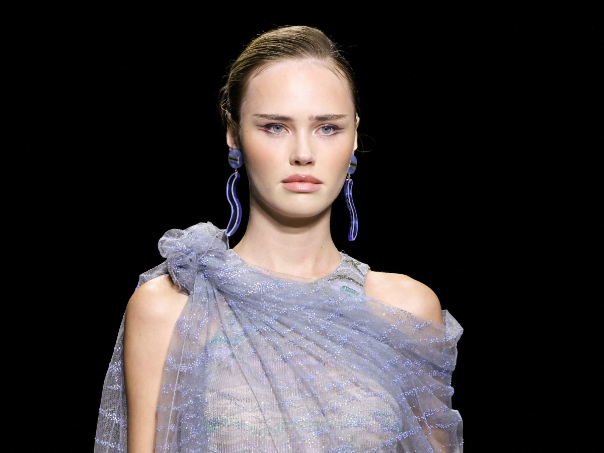 Giorgio Armani SS 2025: Τα beauty looks είναι η επιτομή της κομψότητας εμπνευσμένα από τα 30’s