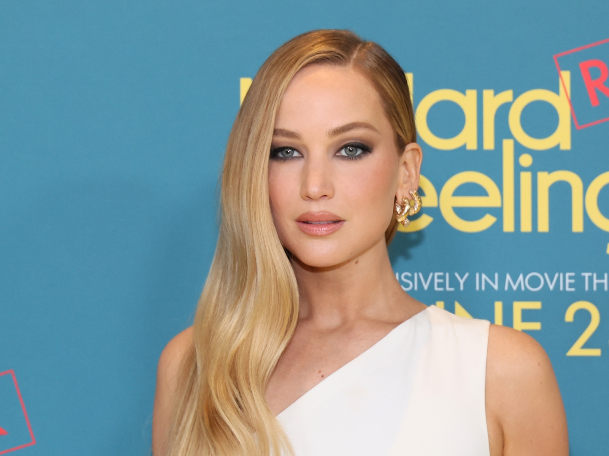 Jennifer Lawrence: Μόλις υιοθέτησε τις πιο elegant αφέλειες